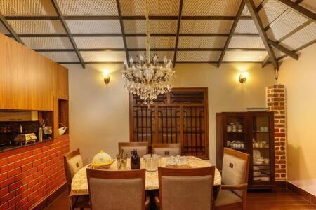 Golden Radiance Airyaman Spa & Pool Villa Breakfast & Spa Included Mysore Exterior photo